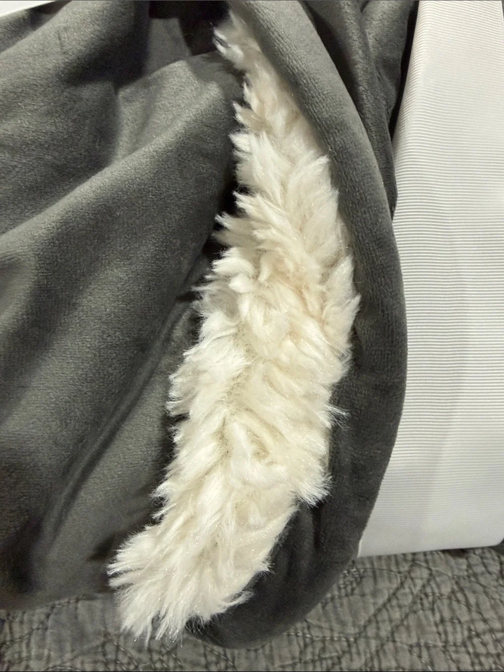 NWT UGG Duffield Throw Charcoal Gray Plush Throw with White Ribbon